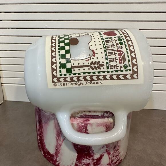 Vintage 1981 Rodger Johnson Anchor Hocking Milk Glass Mugs - Picture 3 of 5